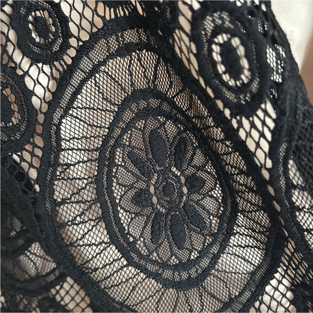 Anthropologie Sunday in Brooklyn Beautiful lace jacket with satin like fabric - Picture 3 of 10